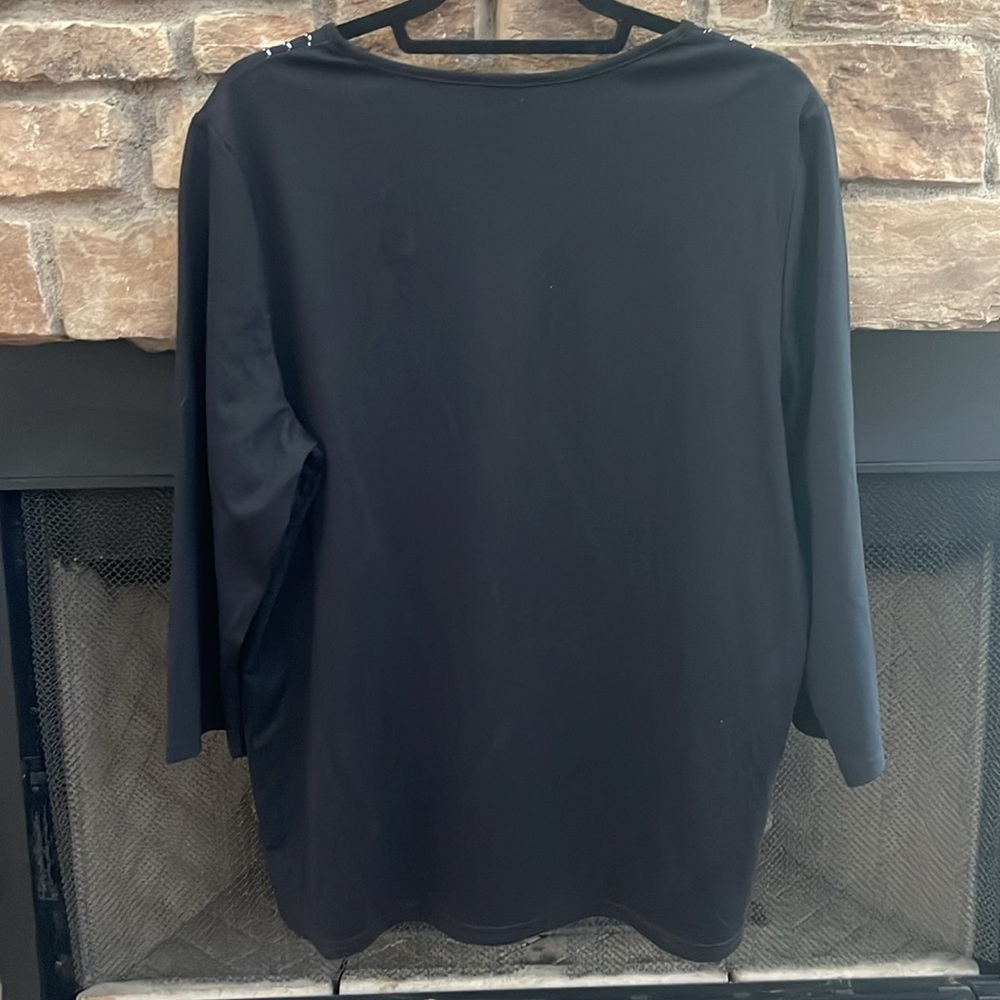 NWT Investments black and white top. Size 2X - Picture 2 of 8